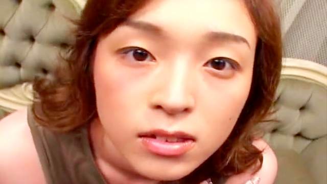 Amateur Asian babe Momoka Yamaguchi gives a blowjob