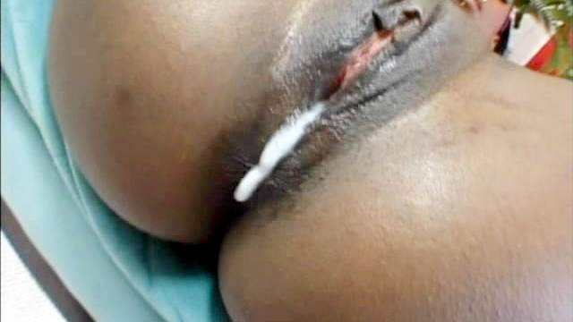 Spicy ebony is getting creampie in her black hole