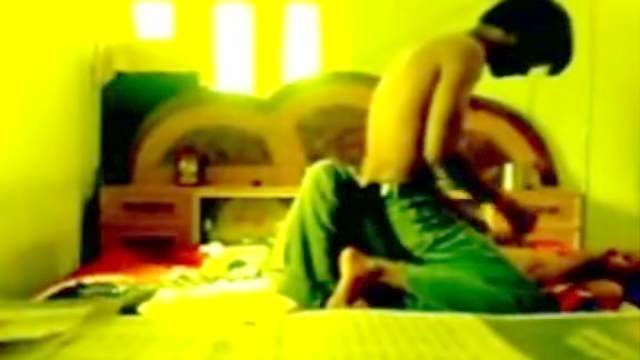 Amateur Indian chick is sucking a dick