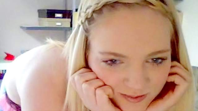 Inexperienced blonde masturbates her pink pearl on webcam