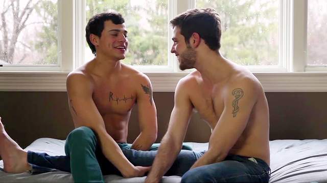 Dudes wearing jeans have anal wearing a condom