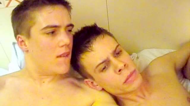 Three gays give a rimjob and a blowjob on the bed