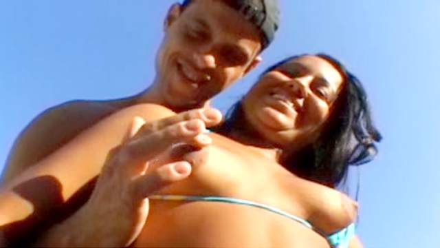 Brazilian tramp gets her smooth muff licked outdoors