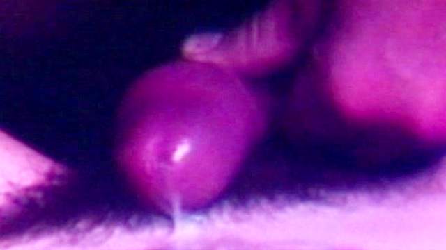 Pretty sexy retro scene with cumshot in the end