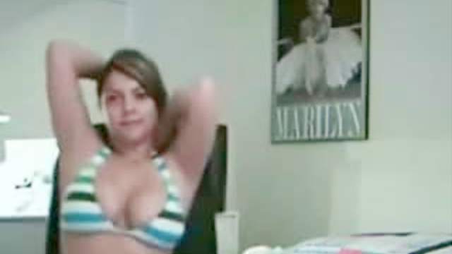 Webcam bikini girl shows her tits