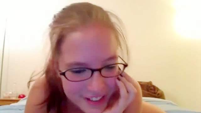 Nerd girlfriend fucked in the cunt