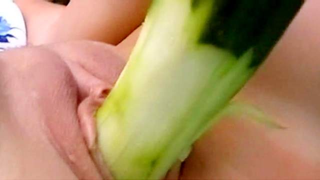MILF fuck her tight snatch with cucumber