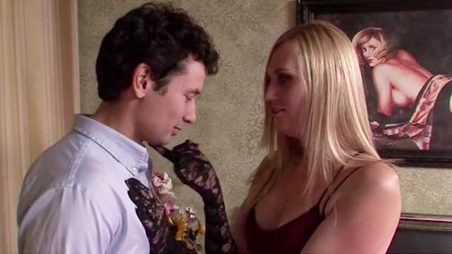 Sexy blonde Lucia Matthews sucks her bf's cock