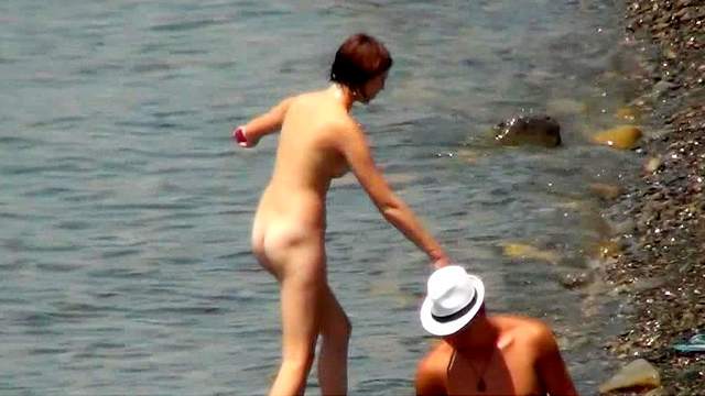 Babes are walking naked on the nudist beach