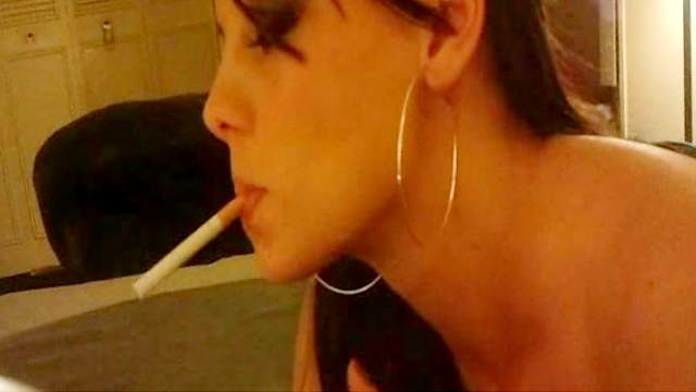 Romeo fucks with a smoking beauty Juliet