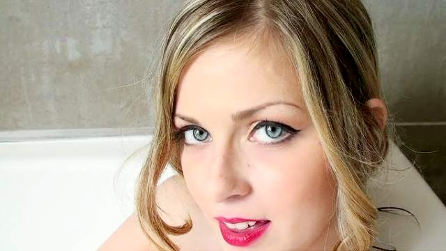 Small-tit model Abigaile Johnson is masturbating