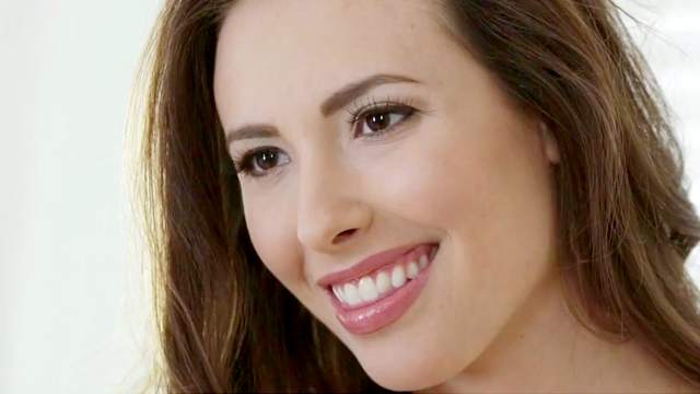 Casey Calvert ends amazing porn show with strong facial