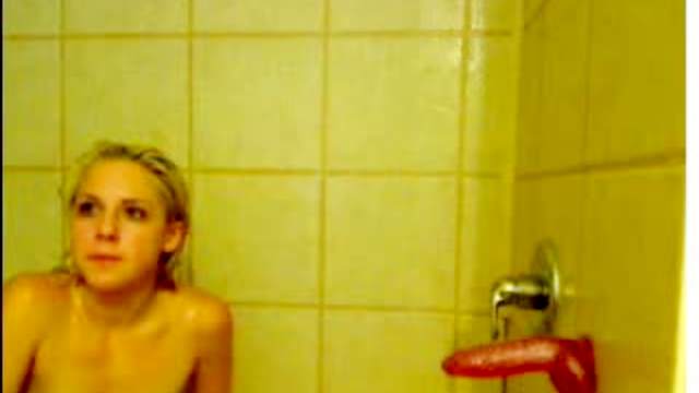 Flexible amateur toy sex in shower