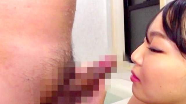 Curvaceous Asian Minazumi Hikari applies herself when pleasing an older man