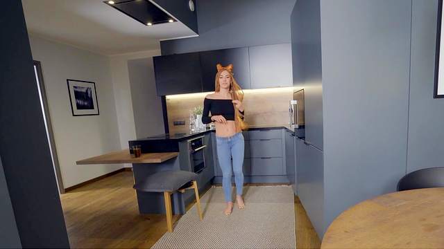 Flexible fox Mia Bandini gives it up with style in the kitchen