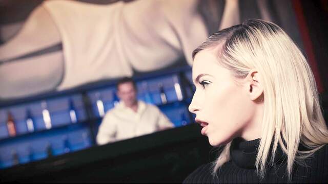 Kiara Cole is a blonde beauty who gives a great blowjob in this video.