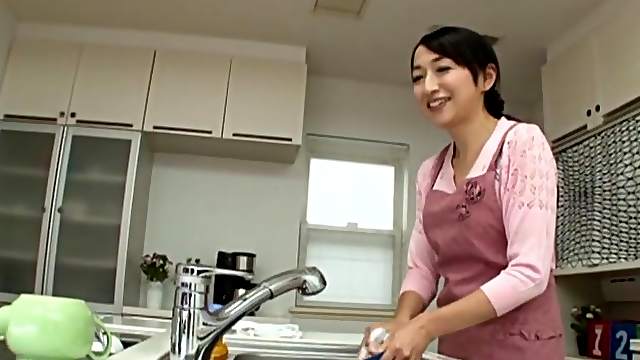Excellent display of a Japanese mom being creampied