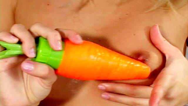 Carrot shaped dildo fucks teen pussy