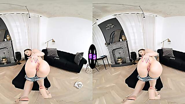 A solo girl plays with her pussy using her fingers in a vr video