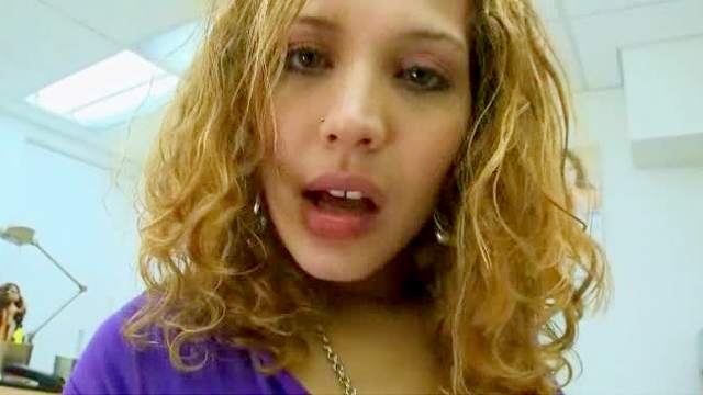 Milf shows off her mouth