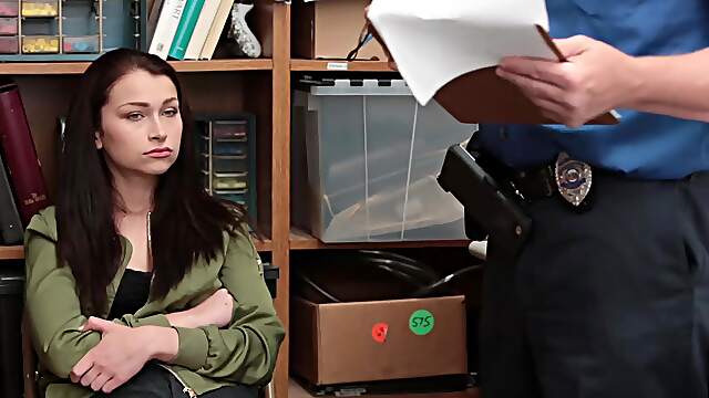 Amateur hotties Evan & Jen go wild with a steamy BJ session