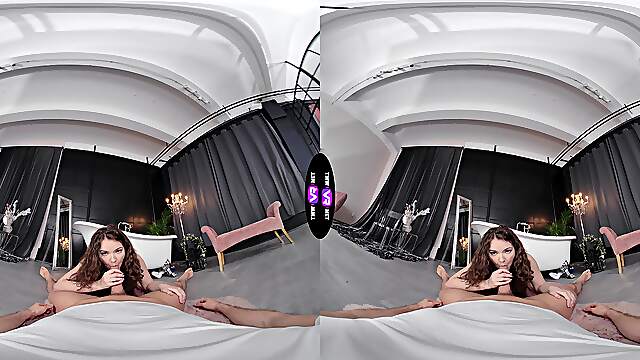 Teen Simona's tight shave purrs for a HD blowjob