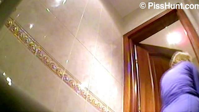 Voyeur piss and wipe with teen