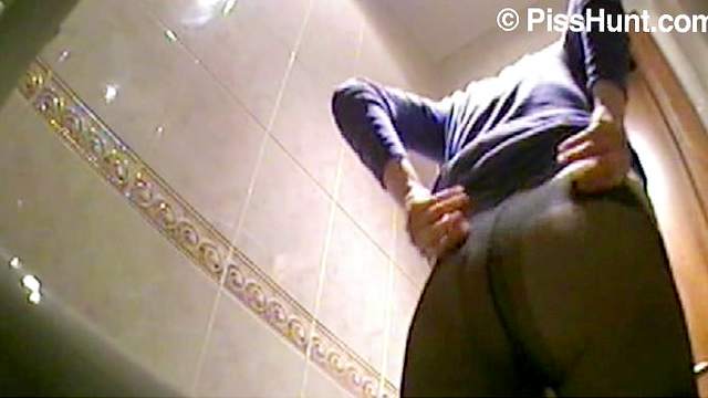 Voyeur piss and wipe with teen
