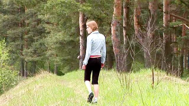 Teen in tights and pigtails pisses outdoors