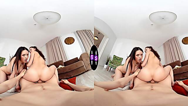 Teen RiRi & curvy Kwinny in a steamy VR threesome