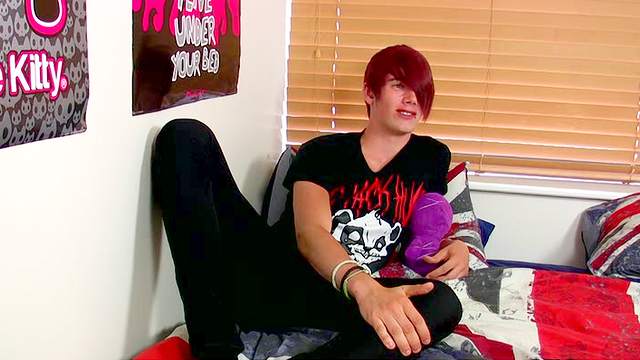 Skinny emo boy jerking off solo