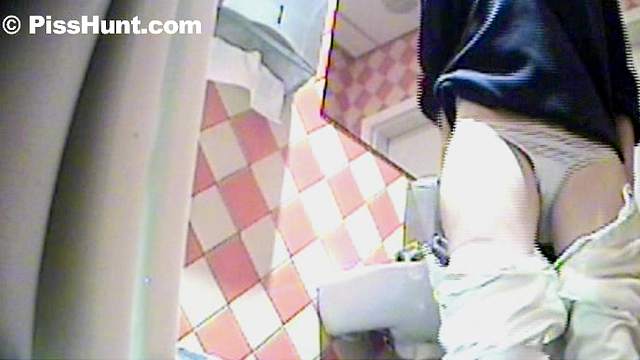 Big booty blonde in the public toilet