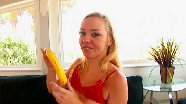 Annette Schwarz is making a hot blowjob