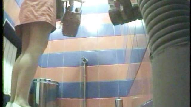 Lovely beauty penetrates her sexy vagina