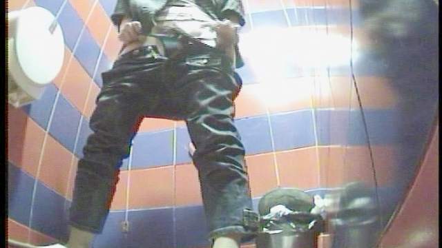 Blonde is peeing sexy and wiping her pussy