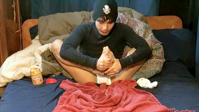 Gay Angel masturbates his small dick