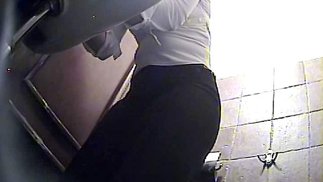 Sexy busty booty of that long-legged babe as awesome