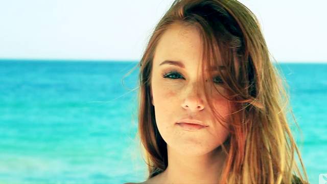 Leanna Decker demonstrates her naked shape