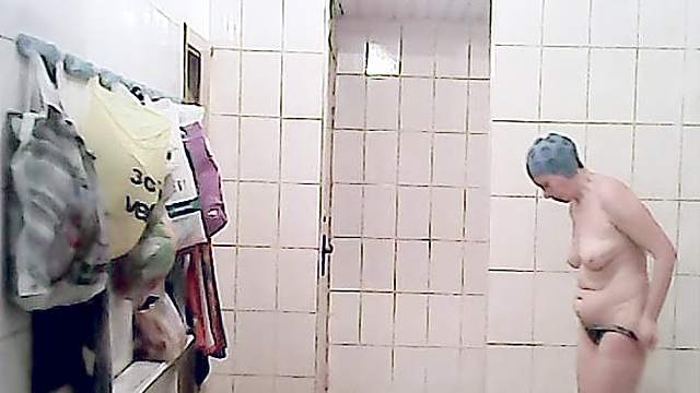 Spicy babe with big butt in the voyeur