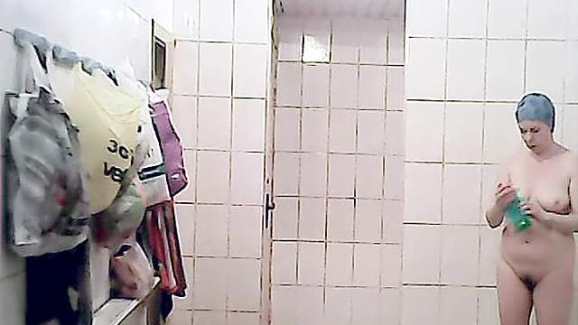 Spicy babe with big butt in the voyeur